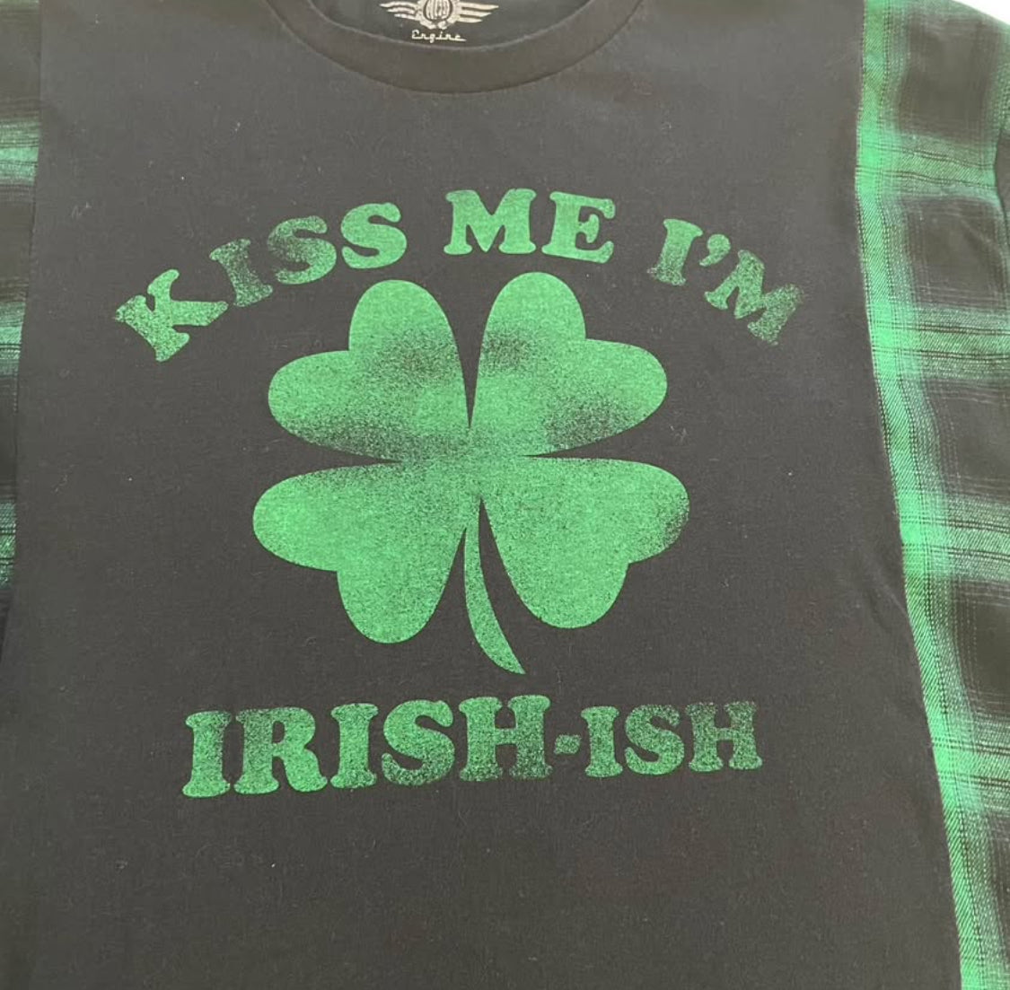 Kiss Me I’m Irish-ish Four Leaf Clover Green Black Flannel Sleeve Tee Shirt XL